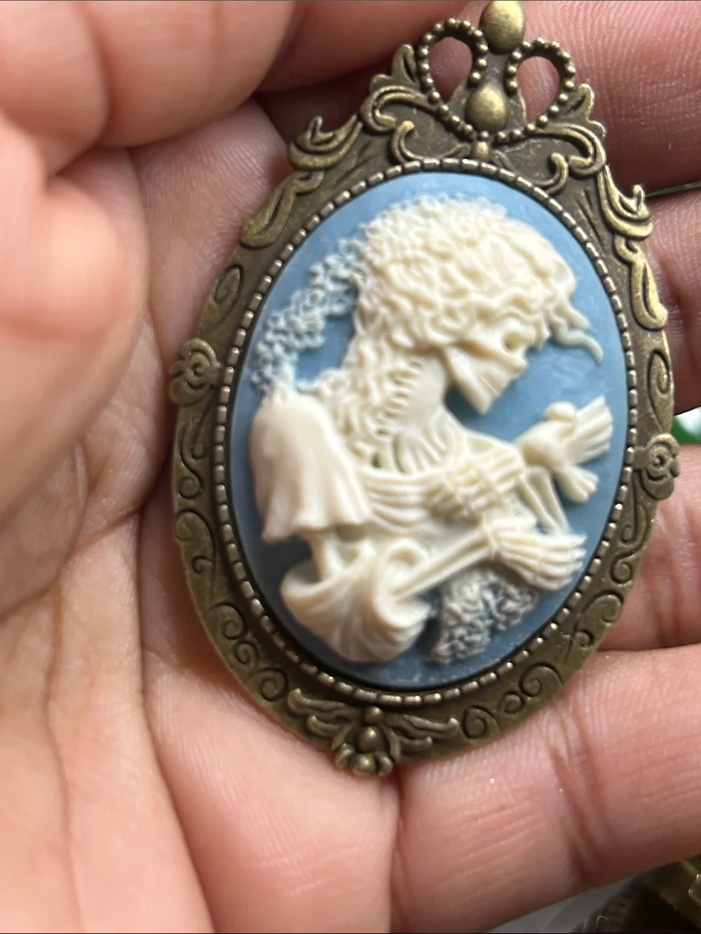 Blue and Cream Cameo Pendant Necklace - Unbranded Vintage Style